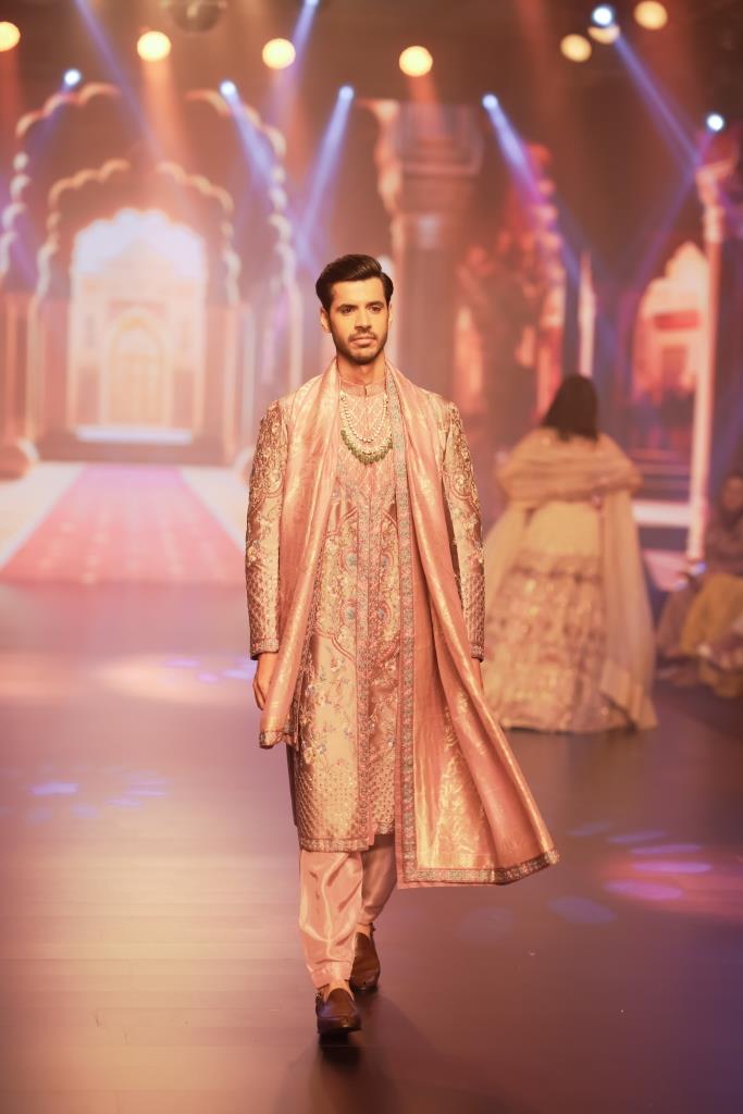 Opulent Zardozi Sherwani: Artisan-Crafted Onion Pink Ensemble