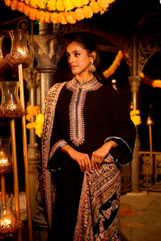 Timeless Elegance: The Heirloom Anarkali Ensemble